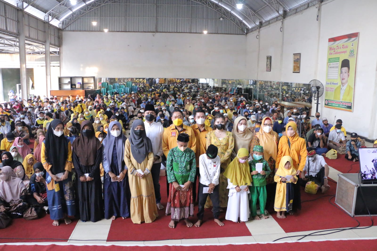 MKGR Gresik Bagi Sembako dan Santunan, Ratusan Anak Yatim Piatu Semringah