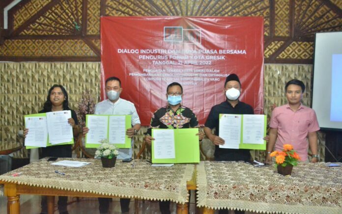 Teken MoU, Pemerintah-Pengusaha dan Forkot Gresik Sepakat Lindungi Tenaga Kerja Lokal