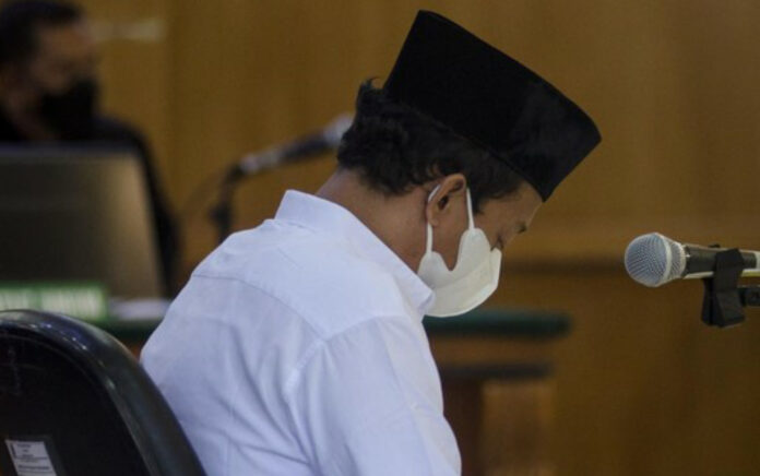 Selain Dihukum Mati, Herry Wirawan Divonis Bayar Restitusi Rp300 Juta Lebih ke 13 Korban