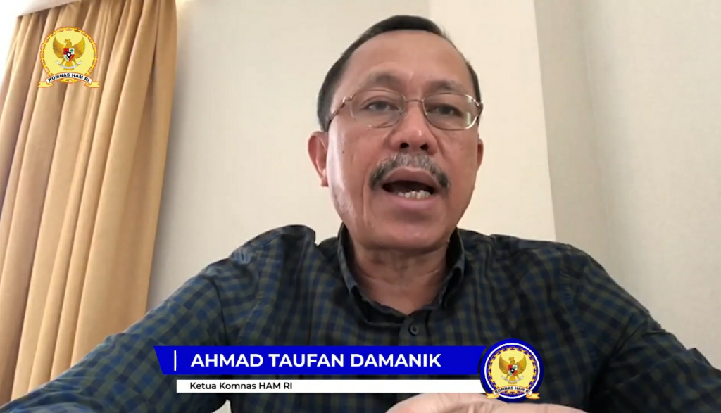 Ketua Komnas HAM Ahmad Taufan Damanik memberi tanggapan terkait vonis hukuman mati Herry Wirawan, dalam kanal YouTube Humas Komnas HAM RI, Selasa (5/4). (Foto: Tangkap Layar)