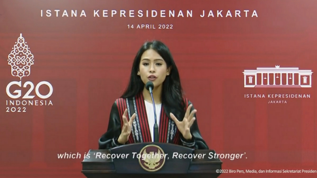 Juru bicara Presidensi G20 Indonesia, Maudy Ayunda menyampaikan keterangan pers secara daring melalui channel YouTube Sekretariat Presiden, Kamis (14/4). (Foto: Tangkap Layar)