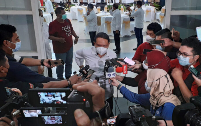 Menteri Pemuda dan Olahraga (Menpora), Zainudin Amali menjawab pertanyaan wartawan usai 'Bincang Santai Tentang Olahraga', di kantor Kemenpora, Jakarta, Senin (18/4). (Foto: Beritabaru.co/M. Kholil Ramli)