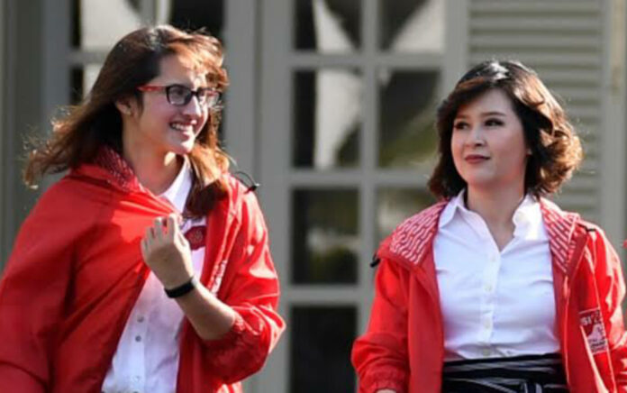 Grace Natalie (kanan), Tsamara Amany (kiri) di Kompleks Istana Kepresidenan, Jakarta, Kamis, 18 Juli 2019. (Foto: Antara/Puspa Perwitasari)