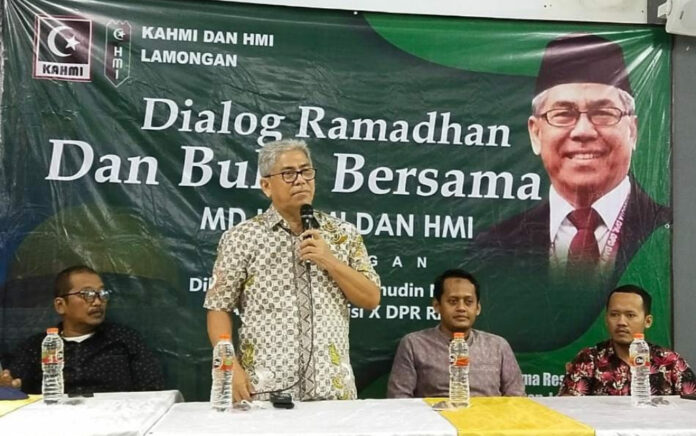 Anggota DPR RI Komisi X Zainuddin Maliki dalam acara dialog Ramadhan bersama Korps Alumni Himpunan Mahasiswa Islam (KAHMI) Kabupaten Lamongan, Selasa (19/4). (Foto: Istimewa)