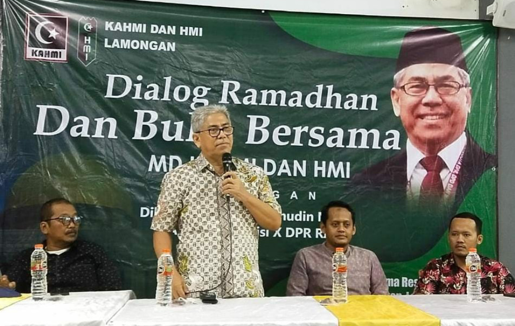 Anggota DPR RI Komisi X Zainuddin Maliki dalam acara dialog Ramadhan bersama Korps Alumni Himpunan Mahasiswa Islam (KAHMI) Kabupaten Lamongan, Selasa (19/4). (Foto: Istimewa)