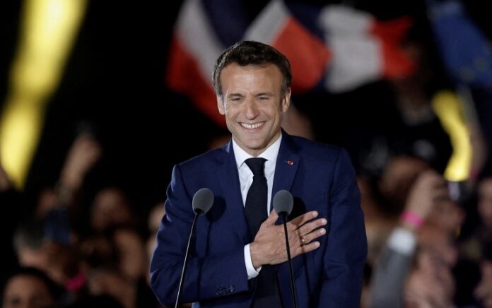 Presiden Prancis Emmanuel Macron menyampaikan pidato kemenangan di Champs de Mars di Paris, Prancis, 24 April 2022. Foto: Benoit Tessier/Reuters.