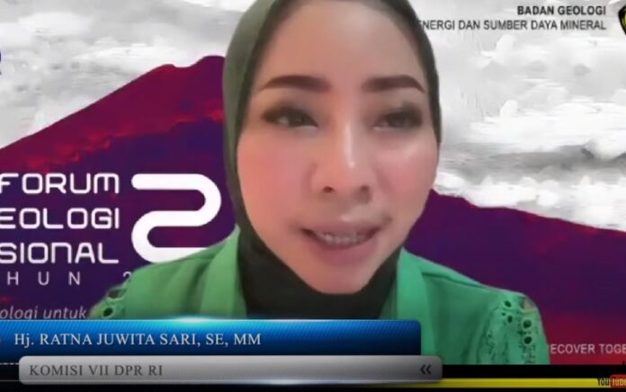 Ratna Juwita Sari Mineral Kritis