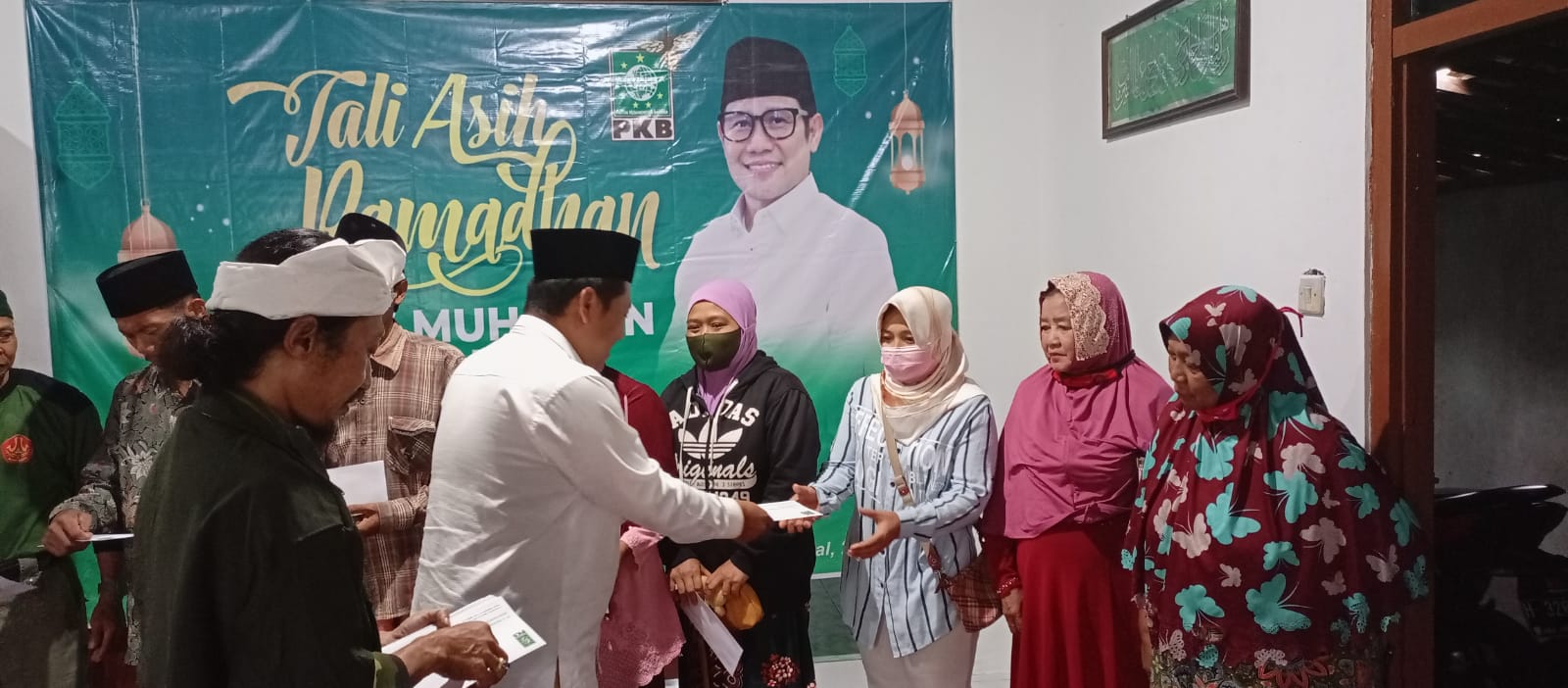 Perkuat Solidaritas Sosial, Gus Muhaimin Bagikan Tali Asih di Jawa Tengah