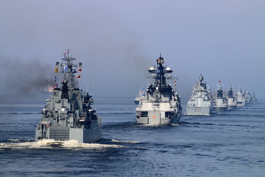 Kapal Penjelajah Rudal Rusia Terkena Tembakan Berat