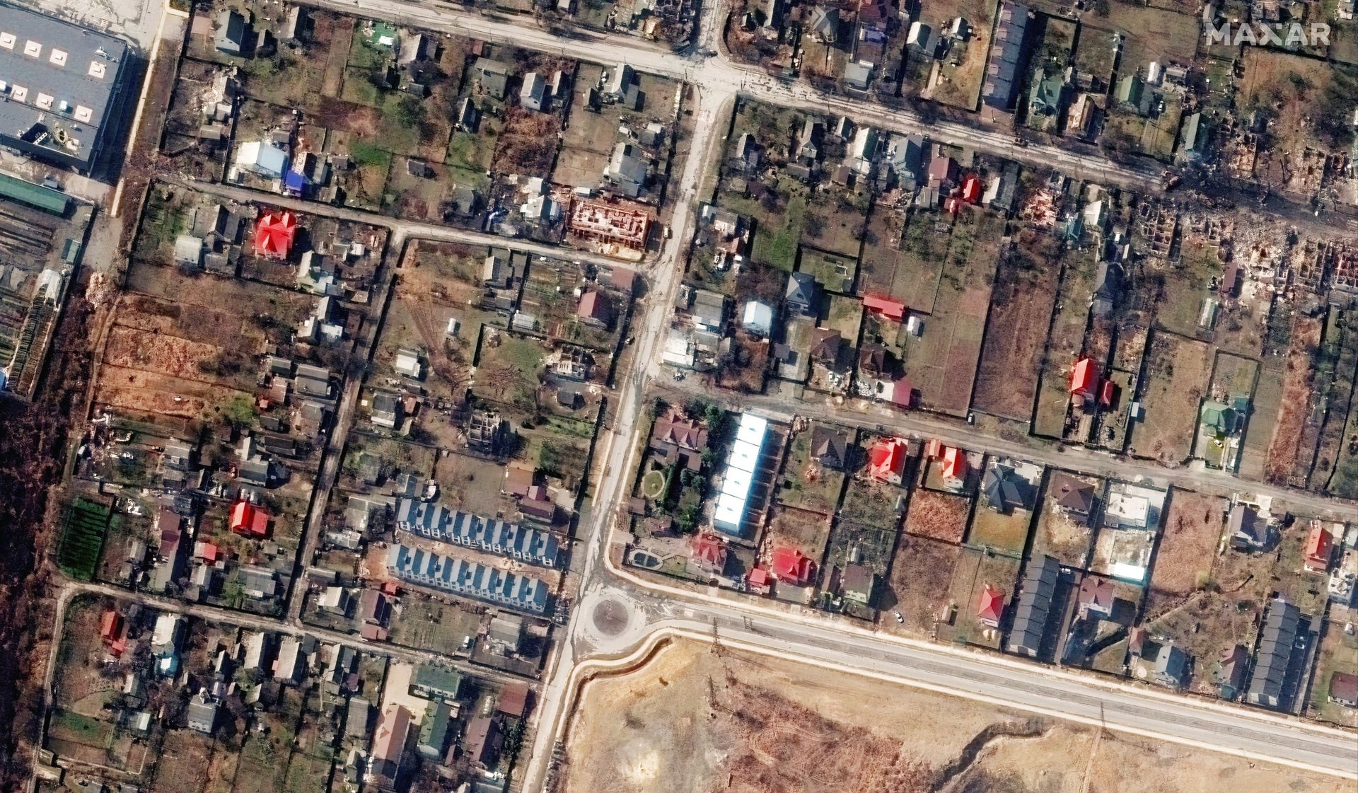Gambar satelit menunjukkan gambaran Jalan Yablonska, di Bucha, Ukraina, 31 Maret 2022. Gambar diambil 31 Maret 2022. Foto: Citra satelit 2022 Maxar Technologies/Handout via Reuters.