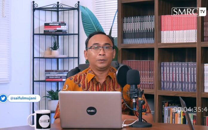 Direktur Riset Saiful Mujani Research and Consulting (SMRC), Deni Irvani saat memaparkan hasil survei SMRC dalam kanal YouTube SMRC TV, Jumat (1/4). (Foto: Tangkap Layar)