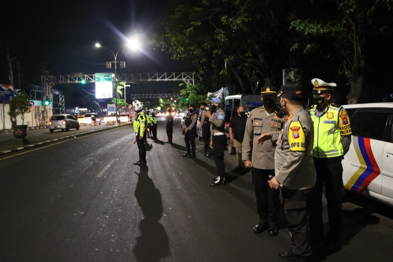 Cegah PMK Menjalar, Polisi Sekat 4 Titik Perbatasan di Kabupaten Gresik