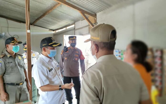 Asik Layani Pengunjung Tenggak Miras Sambil Karaoke, Empat Pramusaji di Warkop Gresik Digrebek