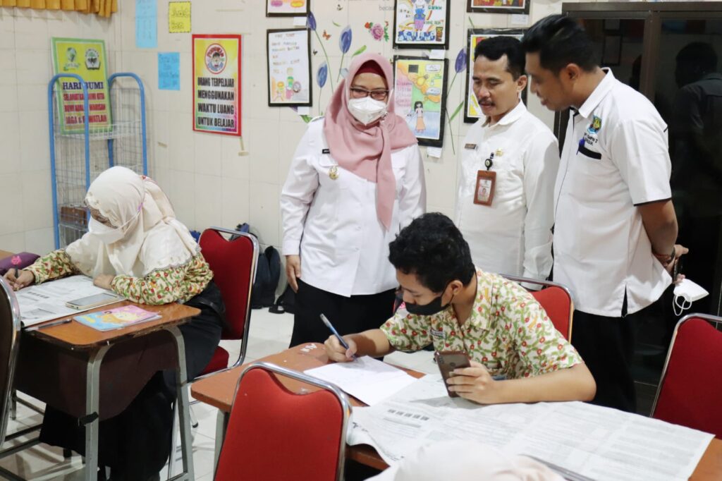 Gelar Program Ayo Sinau Bareng, Wabup Gresik Dukung SMPN 2 Sekolah Adiwiyata Tingkat Nasional