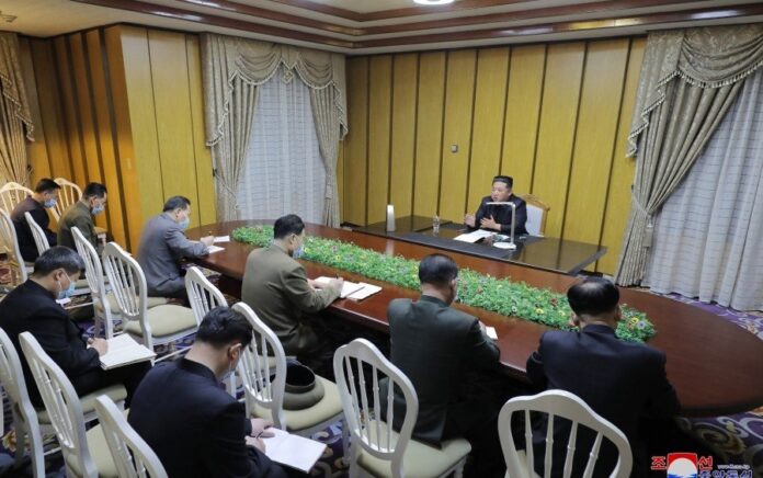 Korea Utara telah mengkonfirmasi kematian COVID pertamanya, sehari setelah mengkonfirmasi wabah virus corona untuk pertama kalinya. Foto: KCNA.