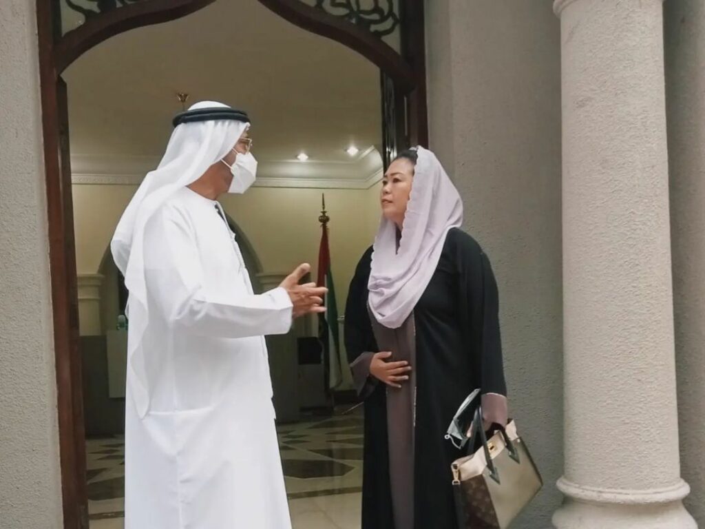 Berikan Penghormatan Terakhir Terhadap Presiden Sheikh Khalifa, Yenny Wahid Datangi Kedutaan UEA