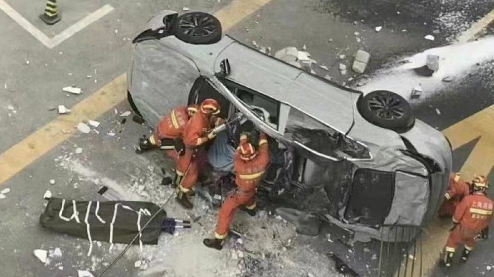 Kecelakaan Mobil Listrik China Tewaskan Dua Orang