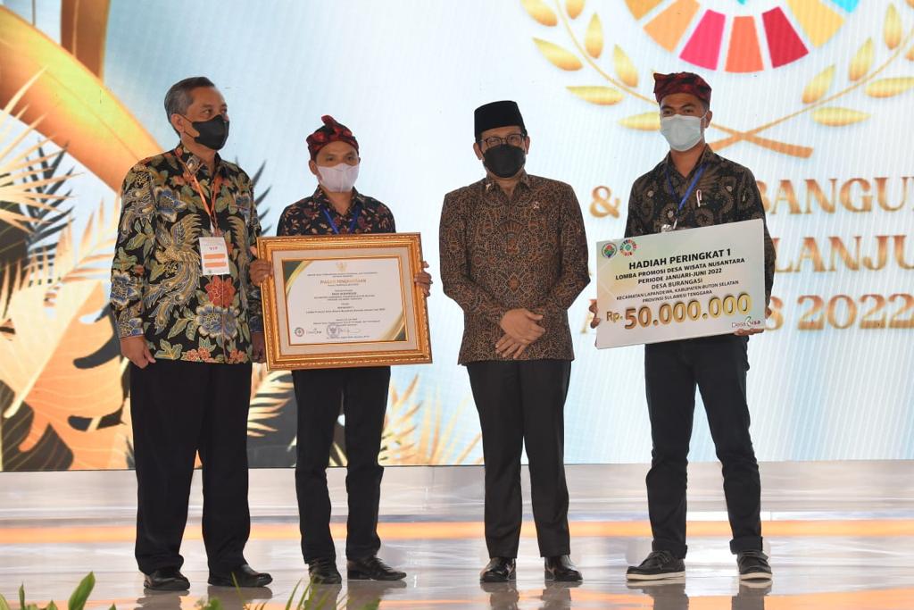 Gus Halim Beri Penghargaan 10 Pemenang Promosi Desa Wisata