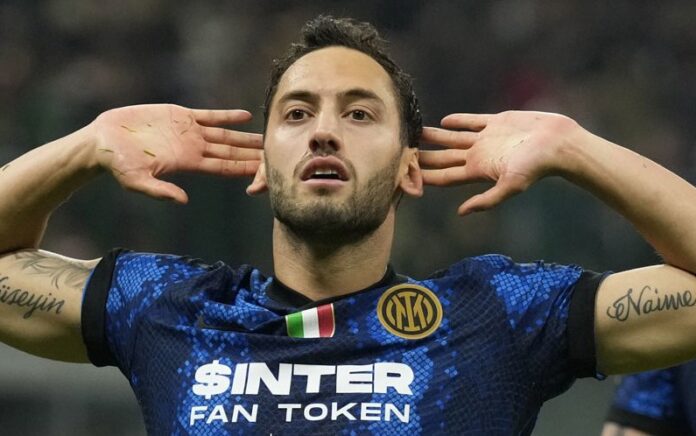 Gelandang Inter Milan, Hakan Calhanoglu (AP Photo)