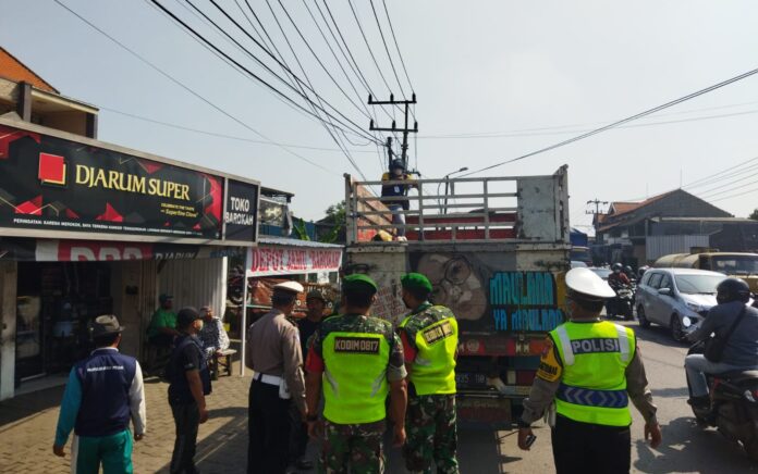 Penyekatan PMK di Gresik, Pengangkut Hewan Ternak Tanpa Surat SKKH Diputar Balik