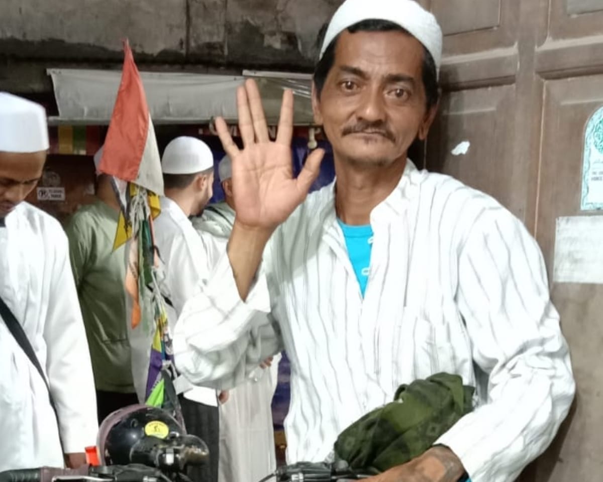 Cerita Warga Jakarta Naik Onthel Hadiri Haul Habib Abu Bakar Gresik