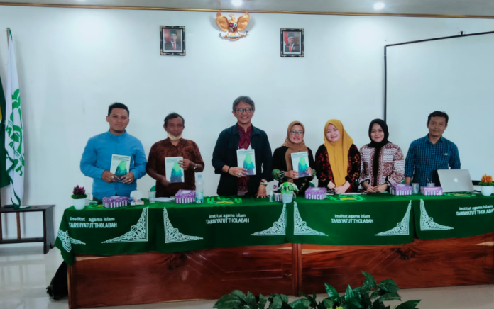 Kerja Sama dengan UGM, IAI Tabah Lamongan Bedah Buku 'Agensi Perempuan dalam Lingkaran Ekstrimisme Kekerasan'