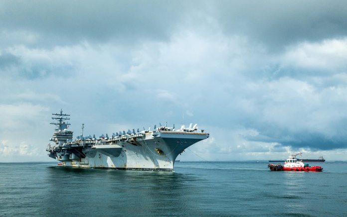 USS Ronald Reagan saat mengunjungi Singapura pada Jumat 22 Juli 2022. Foto: c7f.navy.mil.