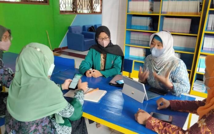 Dosen UST Sukses Mengembangkan Reading Box Digital Berbasis Genre-Based Berkarakter