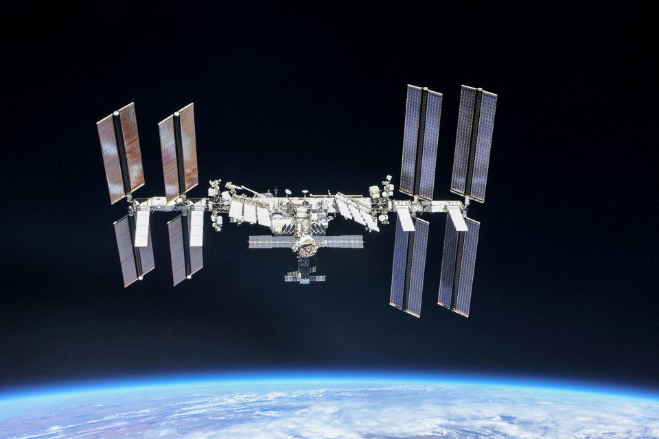 ISS telah mengorbit selama lebih dari dua dekade dan terus diduduki sejak November 2000. Foto: NASA/Roscosmos/HO Reuters.