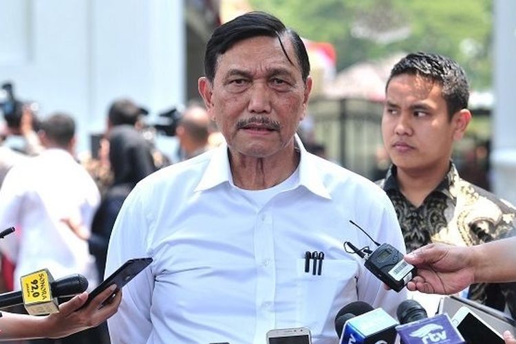 Luhut Beri Sinyal Presiden Akan Naikkan Harga BBM