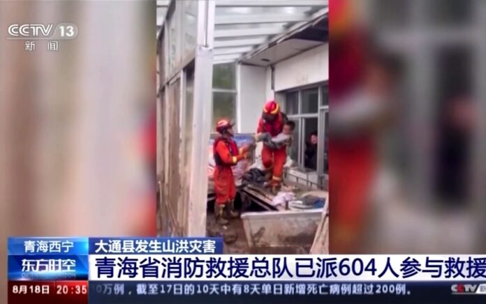 Tangkapan layar video evakuasi Banjir Qinghai China. Foto: CCTV-13.