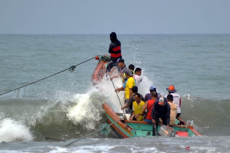 BBM Subsidi Diwacakanan Naik, Koalisi Kusuka Usulkan Bansos Tunai untuk Nelayan Kecil