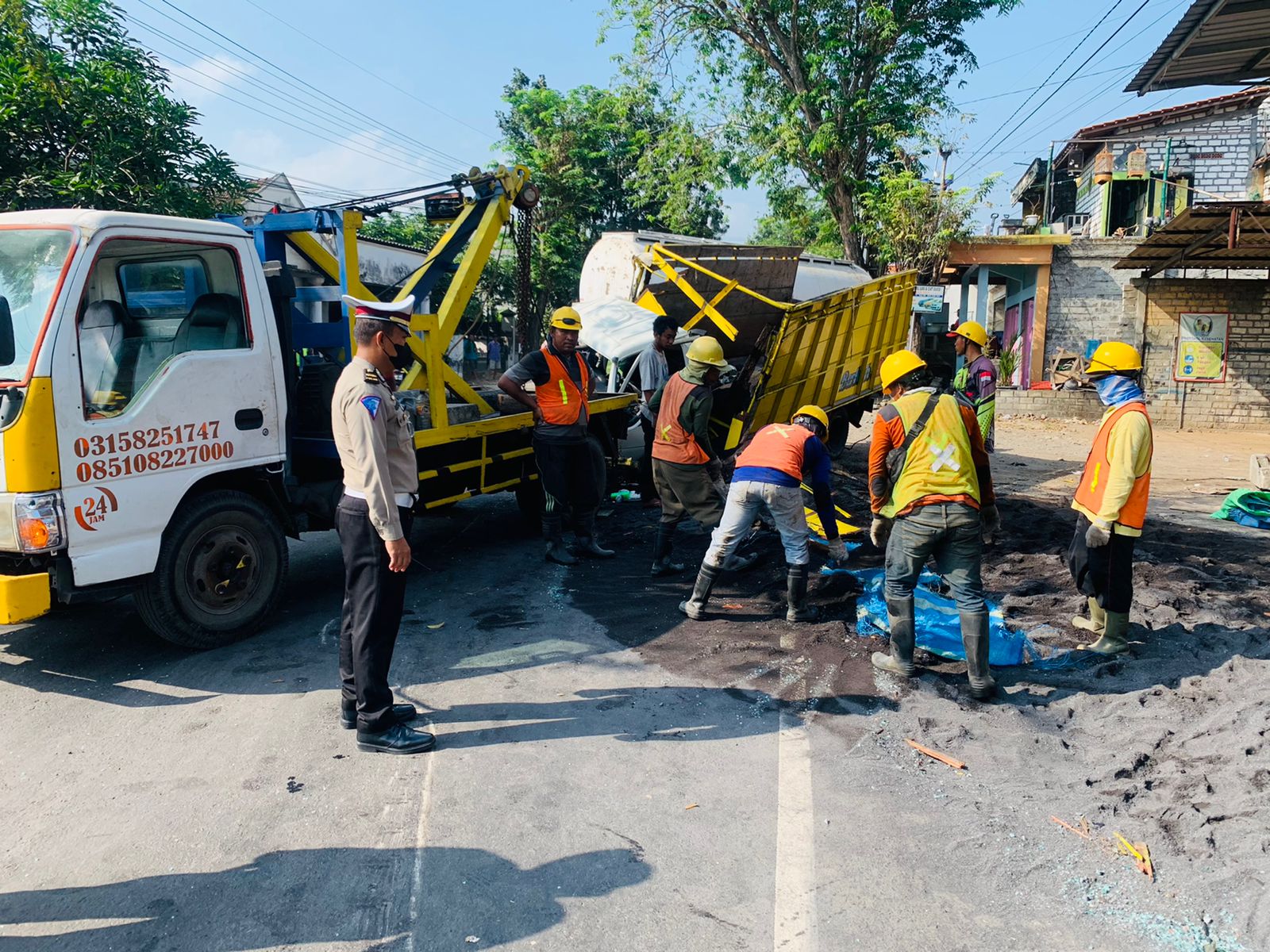 Dua Truk Bertabrakan di Jalan Deandels Pantura Gresik, Dua Orang Luka-luka