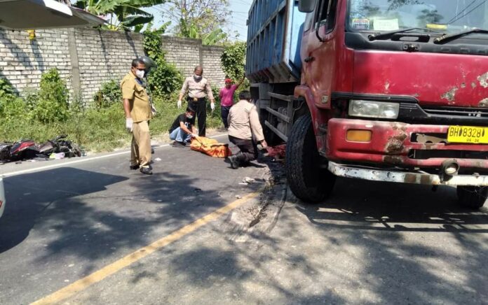 Ibu dan Dua Anak Tewas Terlindas Dump Truk di Bungah Gresik