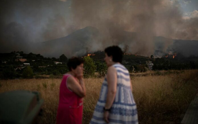 Selamatkan Desa dari Kebakaran Hutan Pemadam Kebakaran Spanyol Tewas