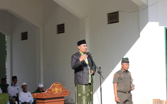 Warga NU di Pamekasan Upacara Bendera HUT RI ke-77 Ala Santri