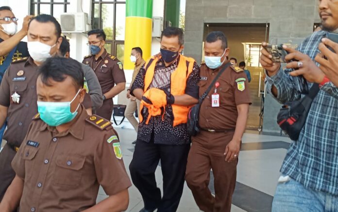 Jadi Tersangka Kasus Korupsi, Kades Roomo Gresik Ditahan