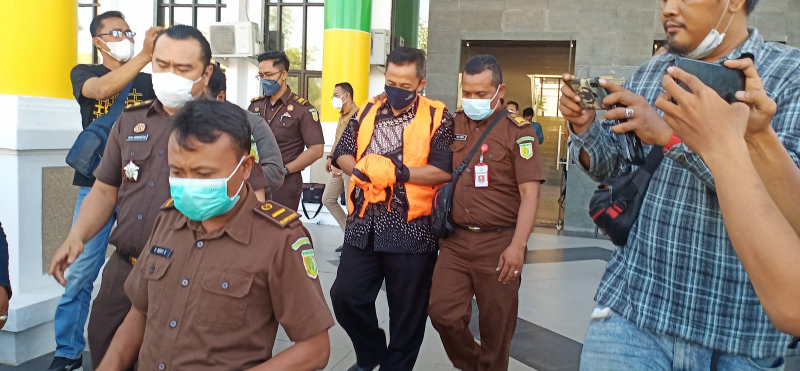 Jadi Tersangka Kasus Korupsi, Kades Roomo Gresik Ditahan