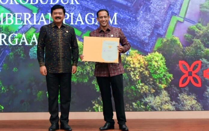 Menteri ATR Serahkan Sertifikat Tanah Candi Borobudur ke Kemdibkudristek