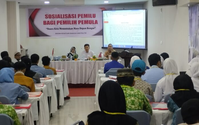 Gelar Sosialisasi Pemilu, Dinas Kesbangpol Parepare Akan Terus Beri Pengetahuan ke Pemilih Pemula