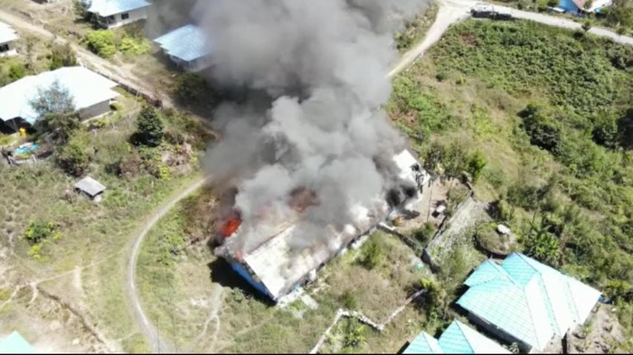 KKB Bakar Barak Pemuda dan Olahraga di Intan Jaya Papua