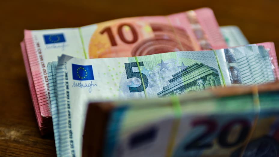 Mata Uang Euro Jatuh di Bawah 99 Sen untuk Pertama Kalinya dalam 20 Tahun Terakhir