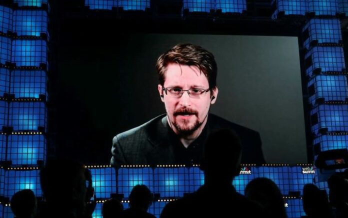 Vladimir Putin Berikan Edward Snowden Kewarganegaraan Rusia