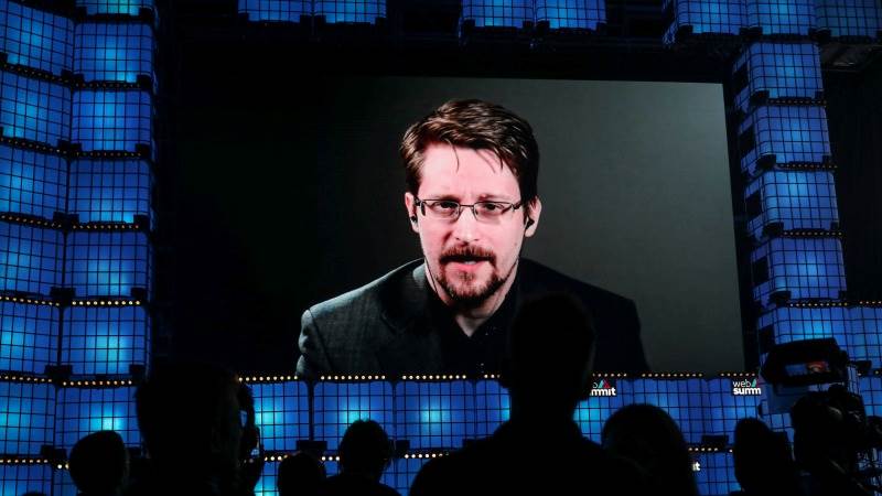 Vladimir Putin Berikan Edward Snowden Kewarganegaraan Rusia