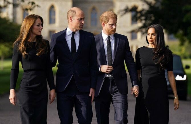 Pangeran Harry, William, Kate dan Meghan Berjalan Bersama di Kastil Windsor