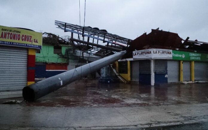 Pemandangan menunjukkan kehancuran yang disebabkan oleh berlalunya Badai Fiona di Punta Cana, Republik Dominika, 19 September 2022. Foto: Reuters/Ricardo Rojas.