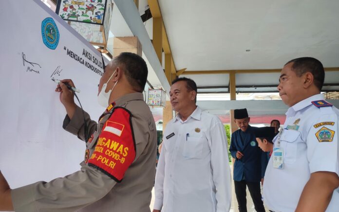 Jalur Pantura Mencekam, Mahasiswa Gresik Galang Tanda Tangan Perketat Aturan