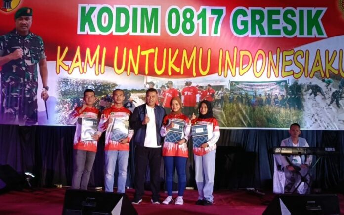 Malam Akrab Purna Paskibraka, Dandim 0817 Gresik Sematkan Penghargaan