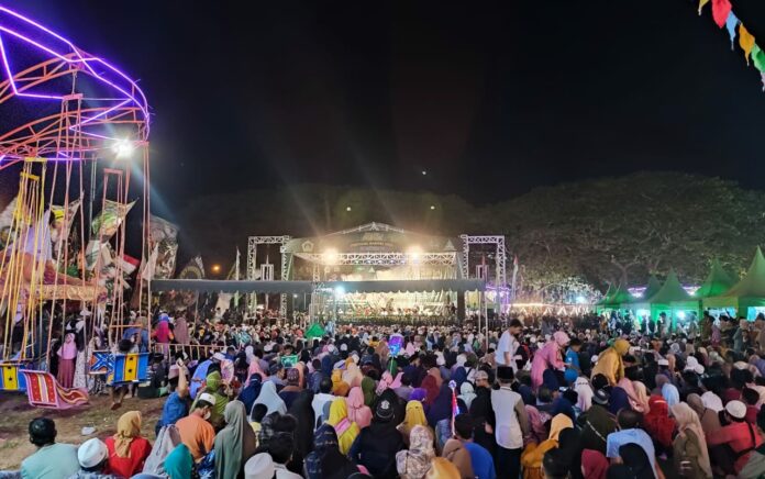 Gema Sholawat Tutup Rangkaian Pasar Rakyat dan Festival Santri GP Ansor Gresik