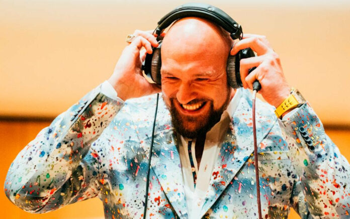 Petinju Tyson Fury Akan Merilis Remake Lagu 'Sweet Caroline' untuk Amal